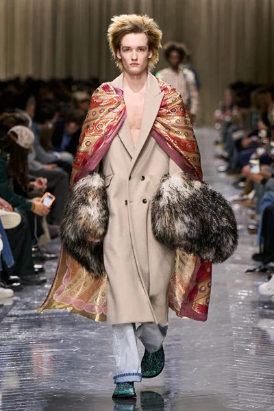 Look 17